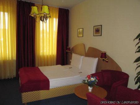 Hotel Am Hauptbahnhof Schwerin  Exterior photo