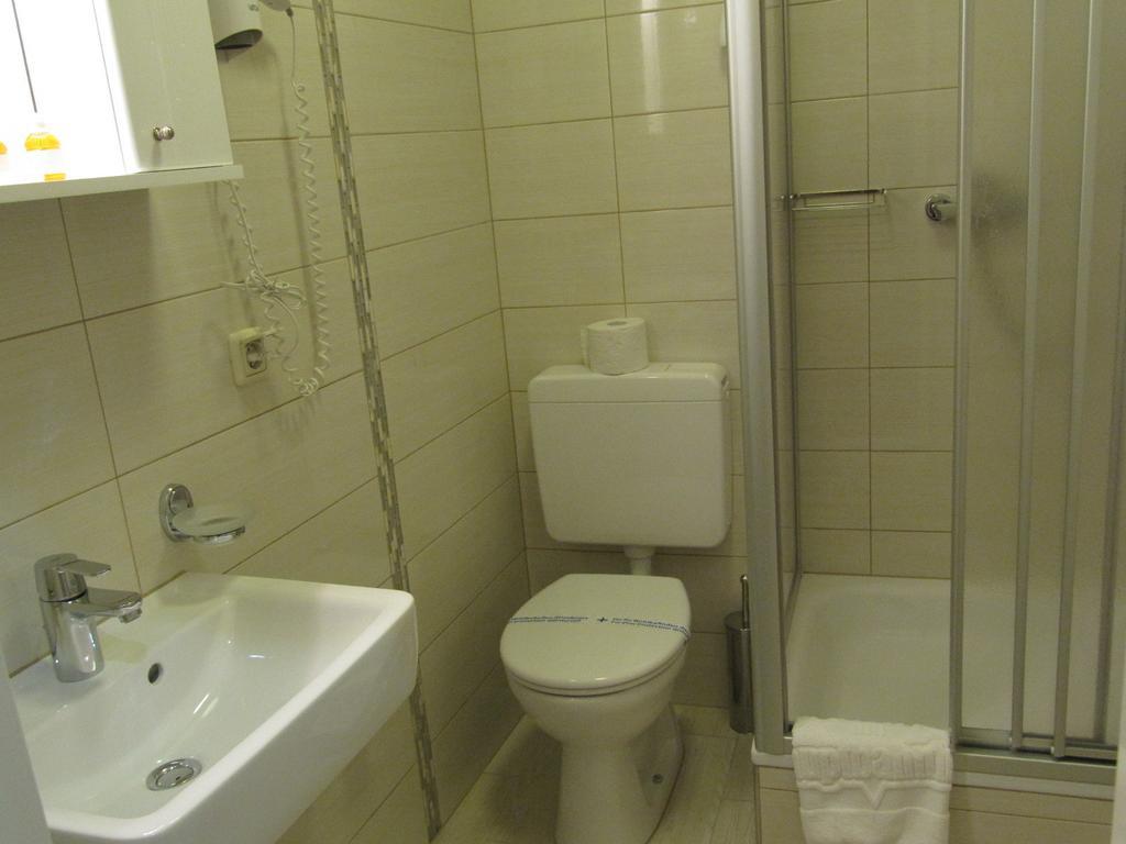 Hotel Am Hauptbahnhof Schwerin  Room photo